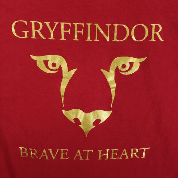 Harry Potter Gryffindor Shirt Size Medium Burgundy Brave At Heart Pullover Top - Picture 2 of 6